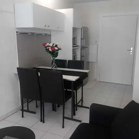 En Bord De - Cote D'azur Apartment *